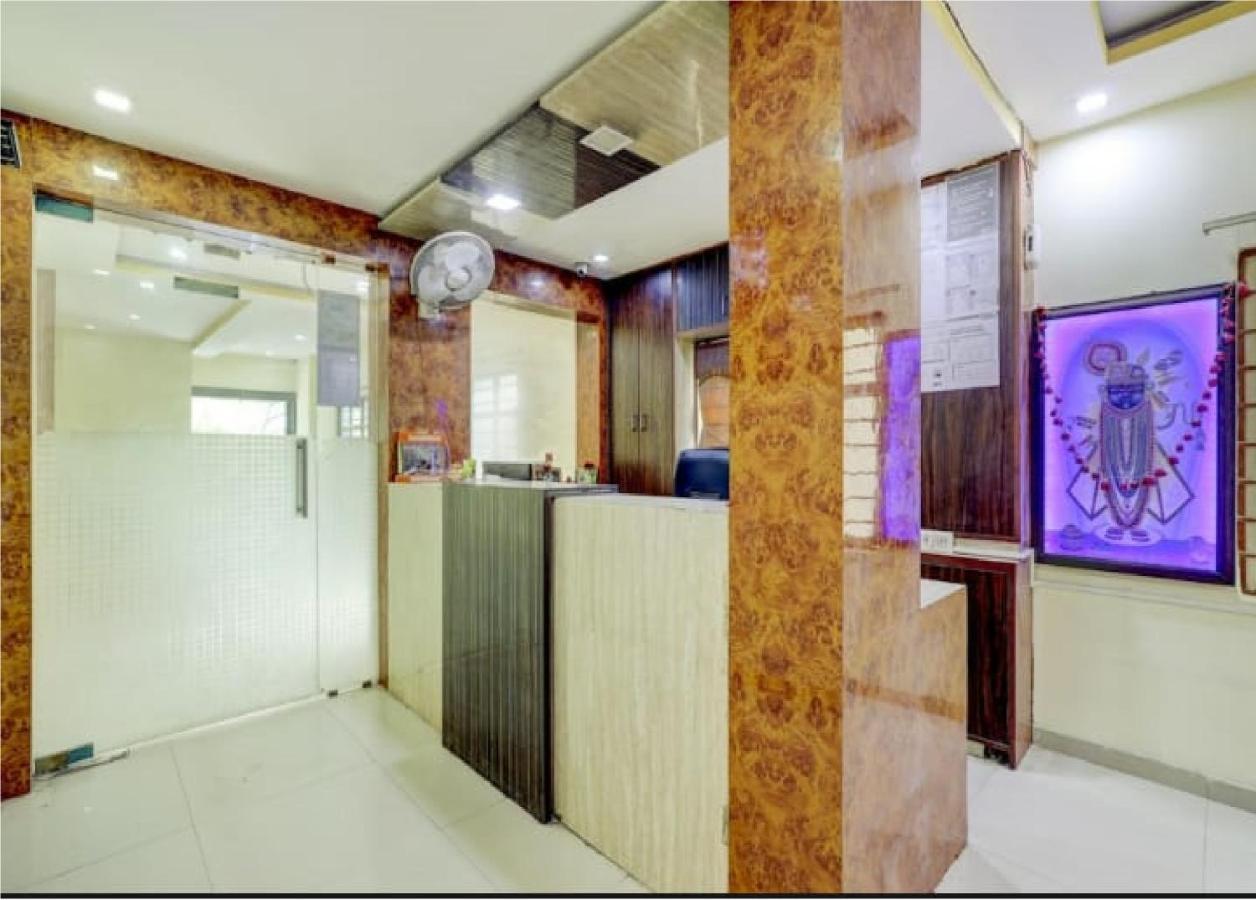 Hotel Krishna Palace Ахмедабад Екстериор снимка
