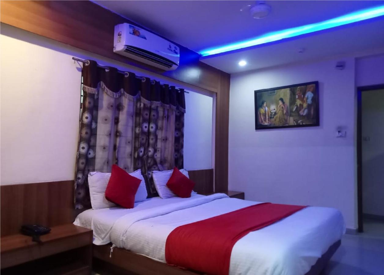 Hotel Krishna Palace Ахмедабад Екстериор снимка