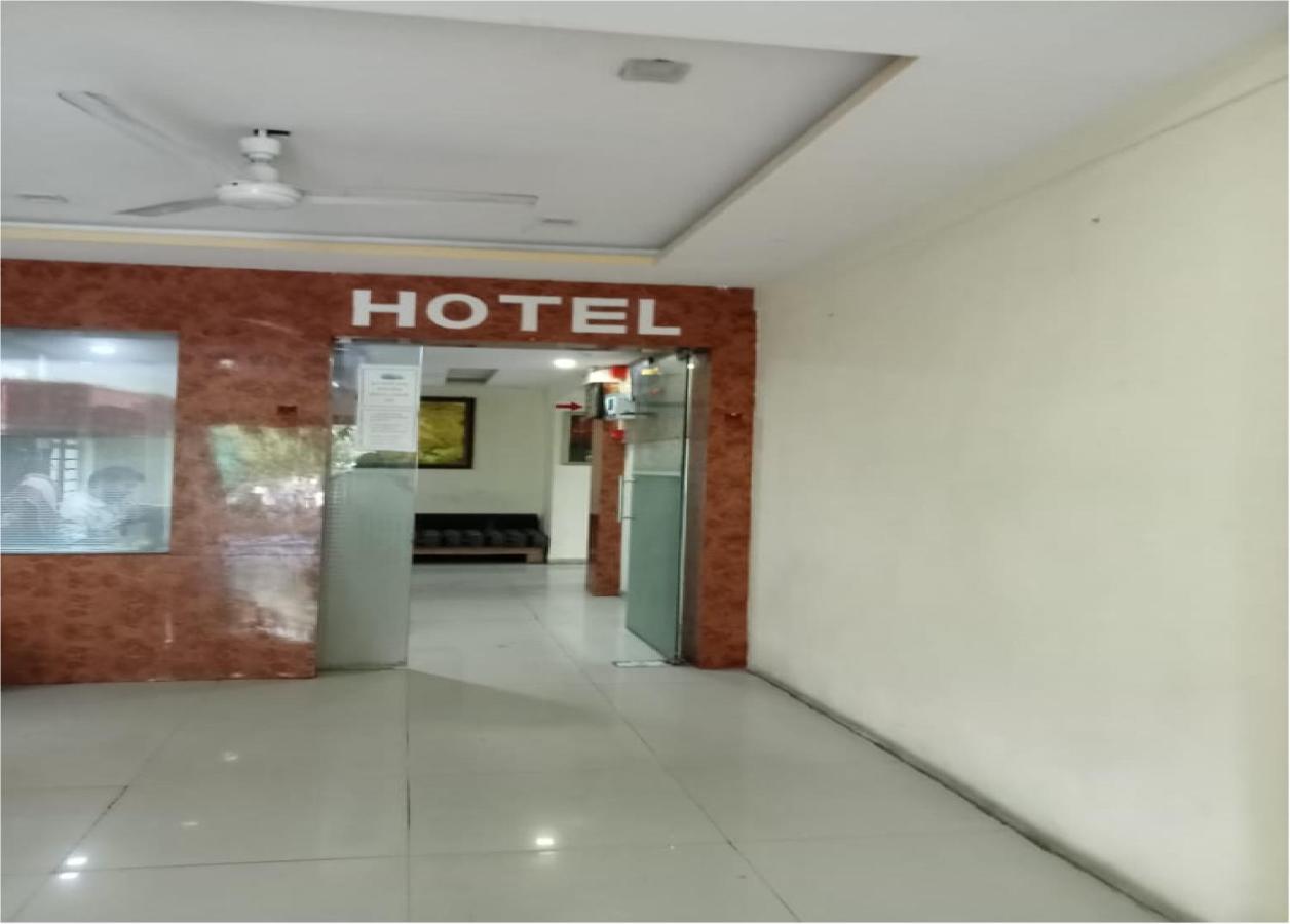 Hotel Krishna Palace Ахмедабад Екстериор снимка